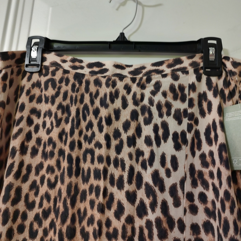 H&M Leopard Print Midi Skirt in Tan and Black - Picture 4 of 8